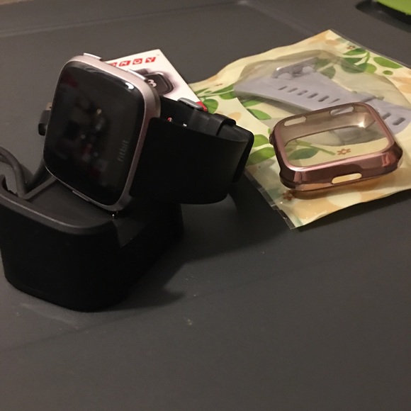 Fitbit Versa - Picture 3 of 3